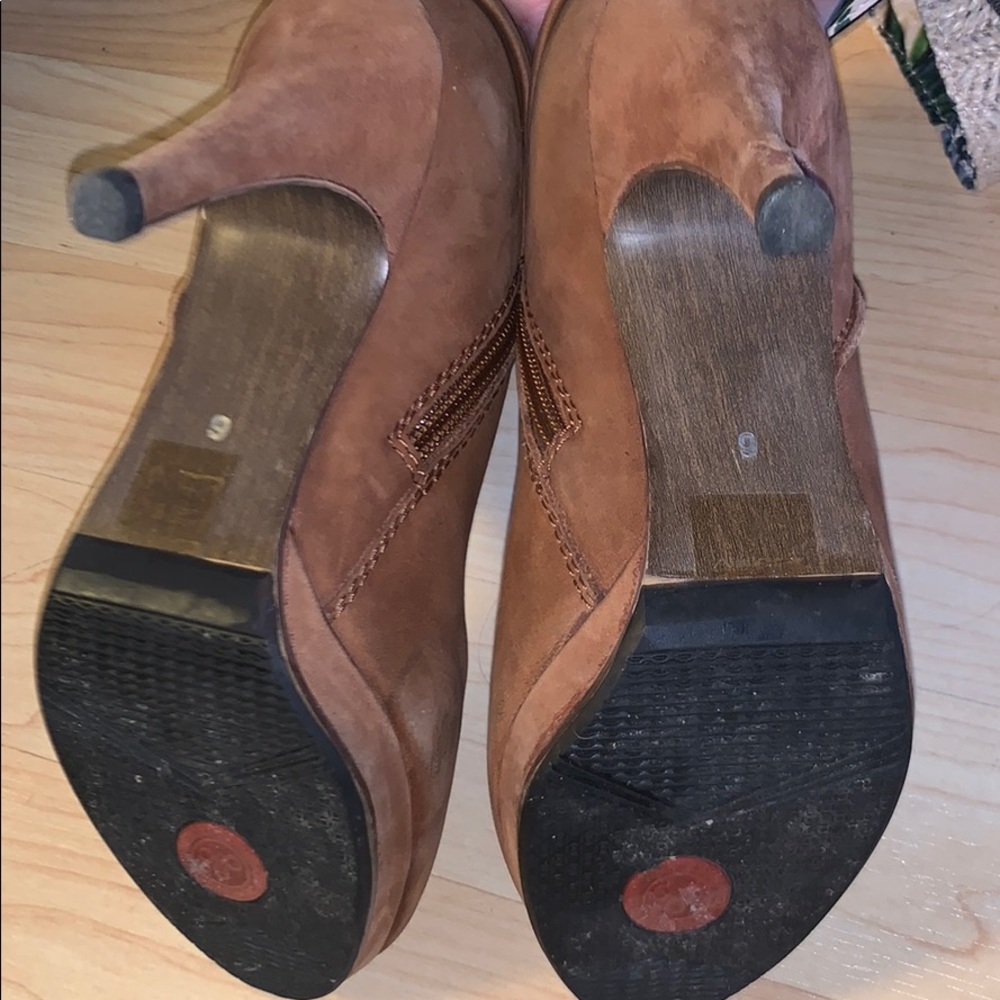 Boots - Picture 10 of 10